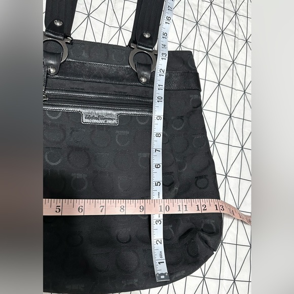 ❌SOLD🖤FIXER SPECIAL! Ferragamo Gancini Shoulder Bag-NEEDS STRAP REPAIR - Picture 13 of 14